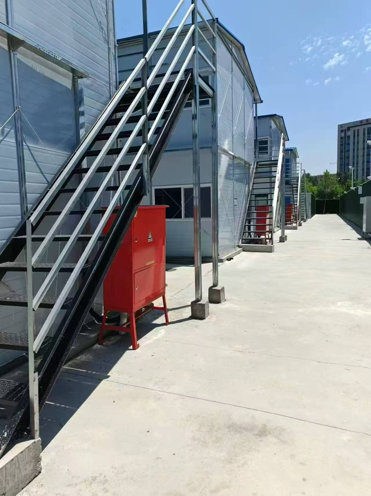钢梯